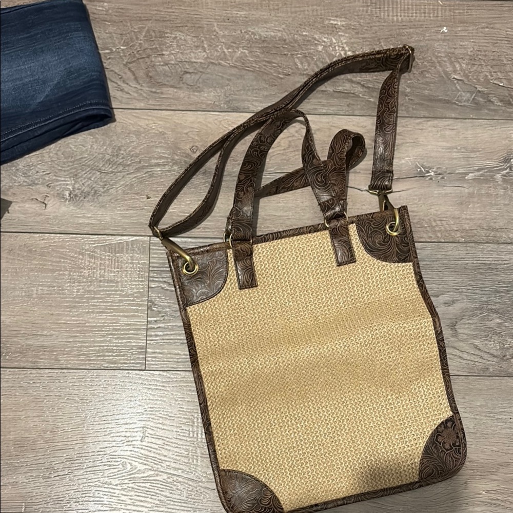 Wella Tan and Brown Shoulder Bag